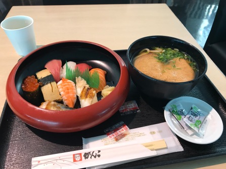 Den enda sushin jag åt på hela resan, på flygfältet på vägen bort. (o)tur nog så kan det också har varit bästa sushin jag någonsin ätit.